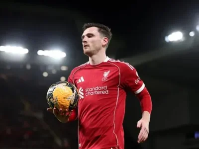 Arne Slot chính thức tuyên bố: “Robertson ở lại Liverpool đến hết mùa giải!”