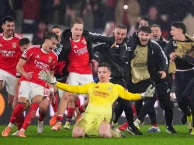 BẤT NGỜ: Thủ môn Benfica ghi bàn phút 90+5, đẩy Real Madrid xuống vòng play-off Champions League