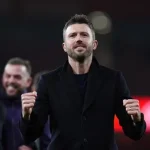 Maguire tiết lộ bí mật trên sân tập MU: 'Carrick chỉ cần 2 đường chuyền, hay hơn cả trăm lần của chúng tôi' 1