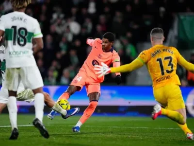 Hansi Flick im lặng gây sốc: Barca có giữ chân Rashford và Ferran Torres?