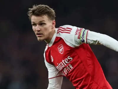 Bom tấn chấn thương Arsenal: Saka, Odegaard nghi ngờ, Merino nghỉ dài hạn trước trận sống còn với Brentford