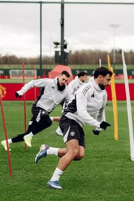 Michael Carrick thừa nhận: 'Arsenal là thử thách khủng khiếp nhất' trước trận đấu định mệnh 1