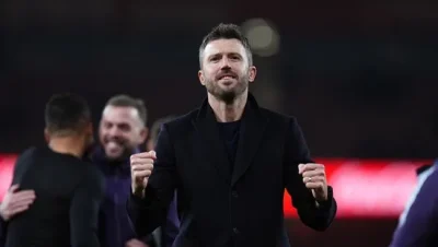 Maguire tiết lộ bí mật trên sân tập MU: 'Carrick chỉ cần 2 đường chuyền, hay hơn cả trăm lần của chúng tôi' 1