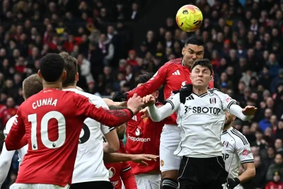 Man Utd 3-2 Fulham: Casemiro tỏa sáng rồi rời sân, Quỷ đỏ đau đầu bài toán thay thế 'chất keo' 1